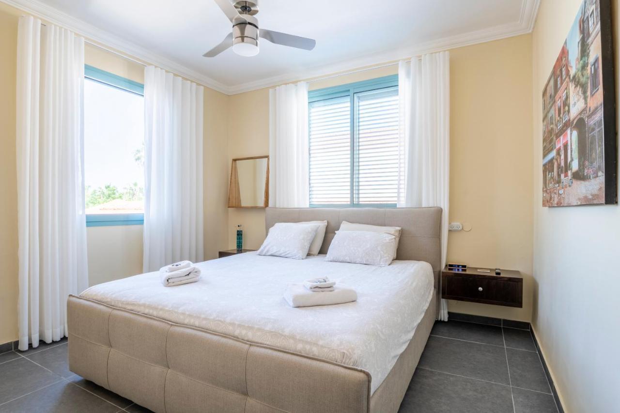 Midrahov Luxury Apartment Zikhron Ya'akov Exteriör bild